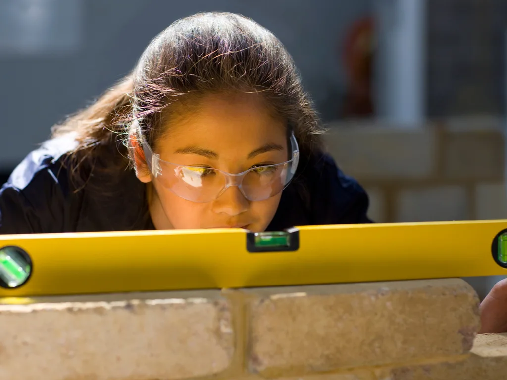 How to Choose Between a Trade School and an Associate Degree